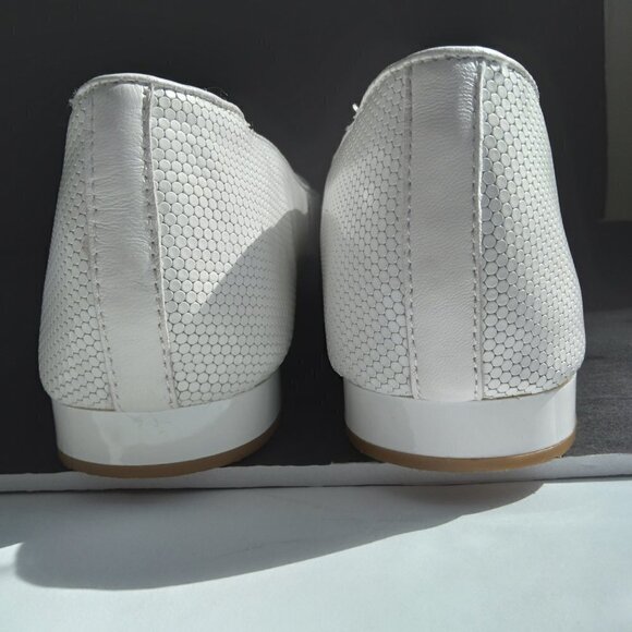 Donald Pliner 'Honey' White Leather Honeycomb Textured Loafers Sz 8M - Picture 8 of 9